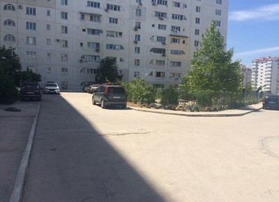 Продается трехкомнатная квартира в отличном состоянии, общая площадь – 80 кв.м., жилая – 47 кв.м., в г.Севастополь, по ул. А.Кесаева, рядом с рынком «Юмашева»