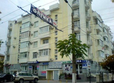 Продается торгово-складское цокольное помещение в г.Севастополь, по ул. Льва Толстого, 16, в Ленинском районе, общая площадь 115 кв.м., проходное место