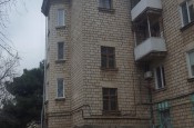В продаже двухкомнатная «сталинка» с хорошим ремонтом в центральном районе Севастополя